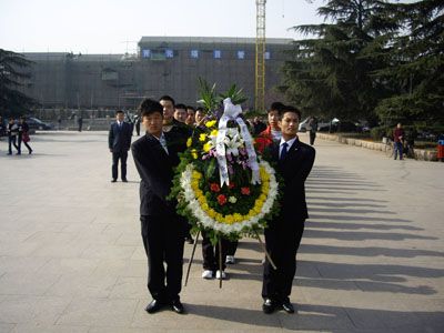 公司组织员工到华东革命烈士陵园悼念革命先烈