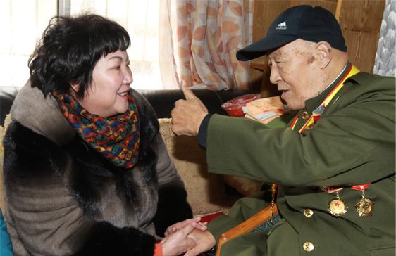 沂蒙新红嫂感动鞍山老红军