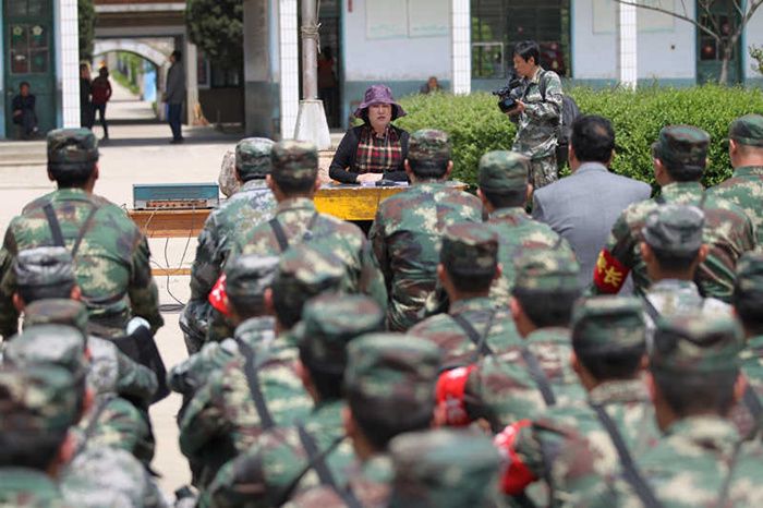 孟良崮再现当年鱼水情