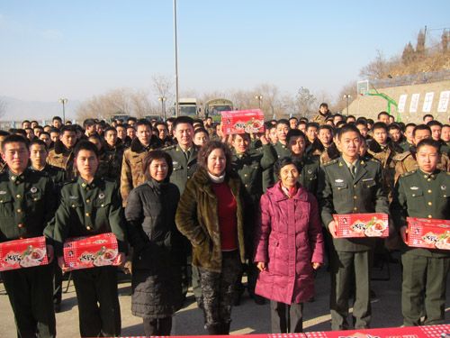 沂蒙新红嫂朱呈镕赴京慰问中央警卫局、总参谋部部队官兵