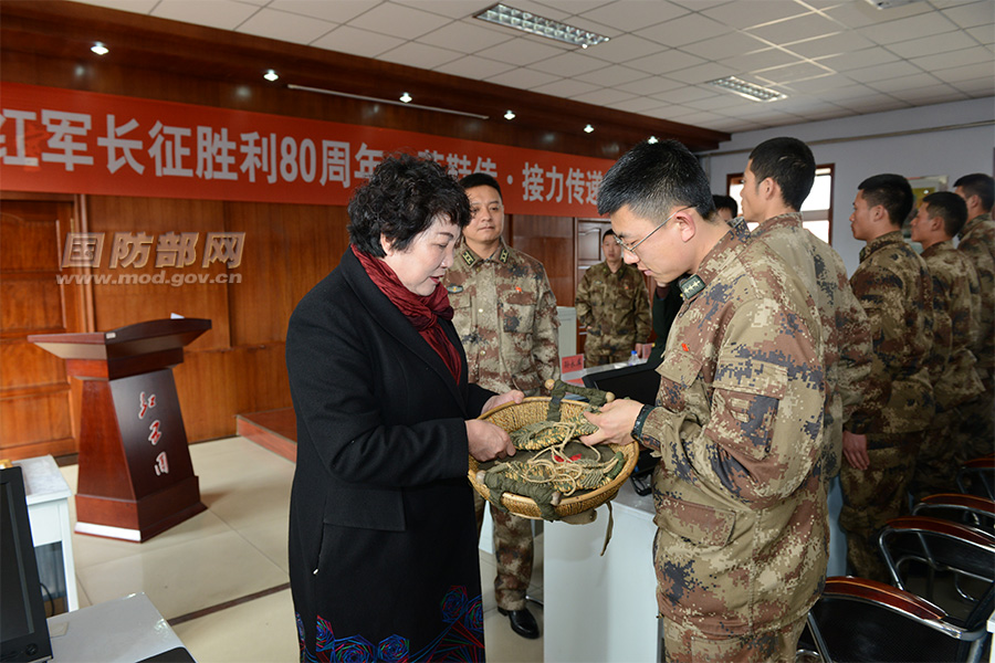 纪念红军长征胜利80周年红军•草鞋传•全国接力传递在红九连